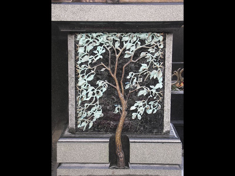 9 Памятник А. П. Городецкому, Троекуровское кладбище (деталь). Автор А. Л. Шенгелия